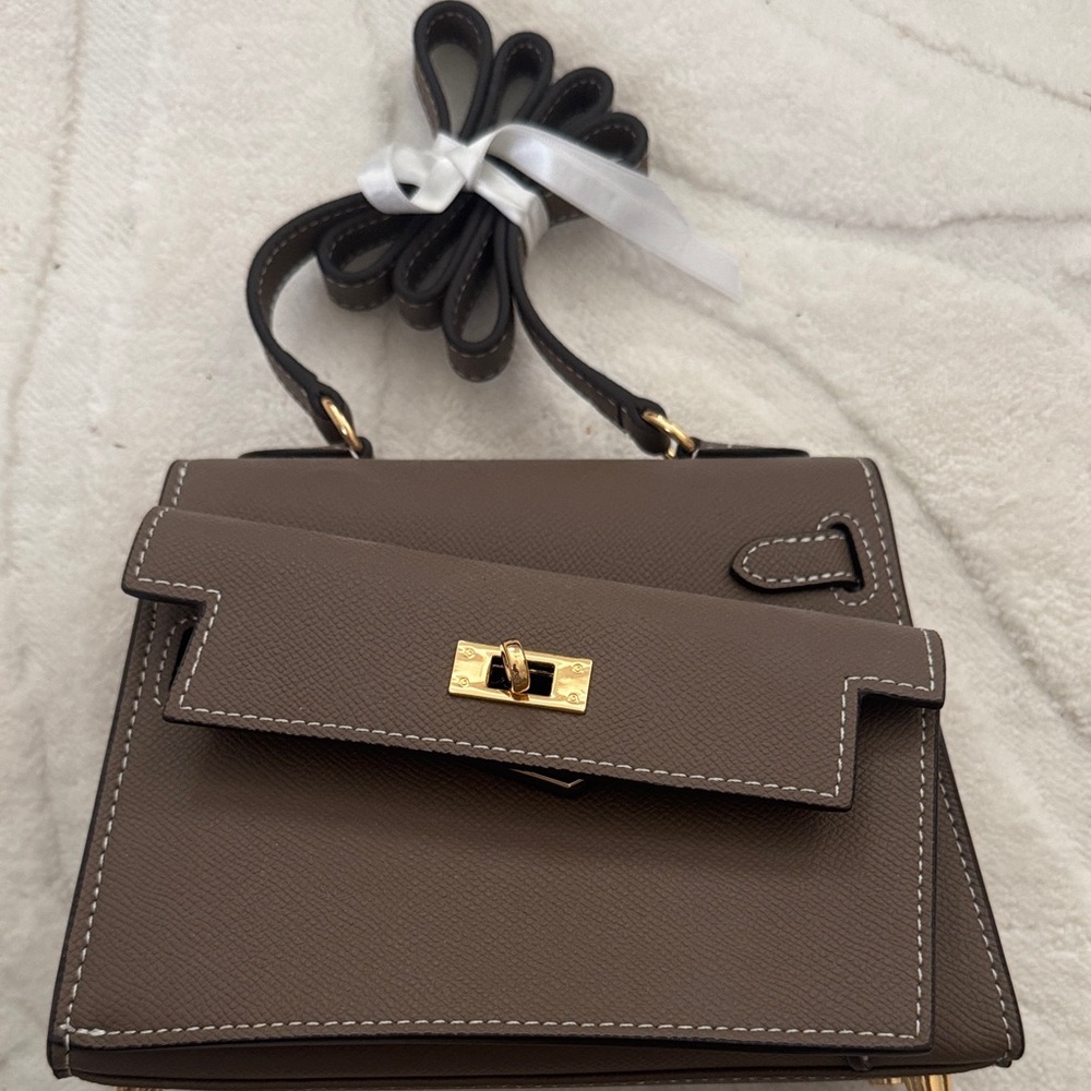 Elegant Brown Leather Handbag
